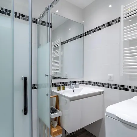 2 Pièces Climatisée Centre, Balcon Et Proche Gares Apartamento Menton