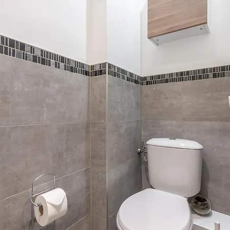 Apartment Fabuleux 2 Personnes Au Coeur De Menton, Climatise Et Proche Gares Routiere Et Sncf *
