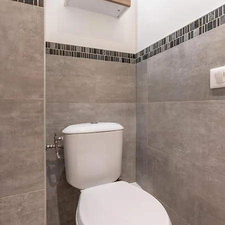 Apartment Fabuleux 2 Personnes Au Coeur De Menton, Climatise Et Proche Gares Routiere Et Sncf Menton