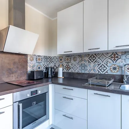 2 Pièces Climatisée Centre, Balcon Et Proche Gares Apartamento