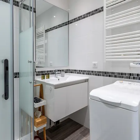 Apartment Fabuleux 2 Personnes Au Coeur De Menton, Climatise Et Proche Gares Routiere Et Sncf *