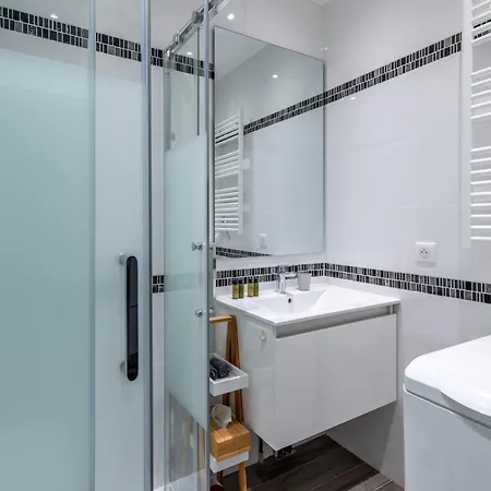 Apartment Fabuleux 2 Personnes Au Coeur De Menton, Climatise Et Proche Gares Routiere Et Sncf