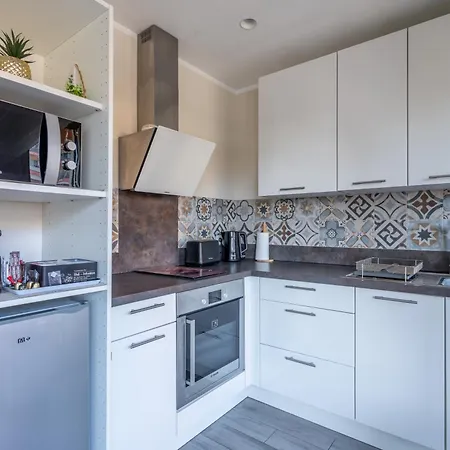 Apartment Fabuleux 2 Personnes Au Coeur De Menton, Climatise Et Proche Gares Routiere Et Sncf Menton