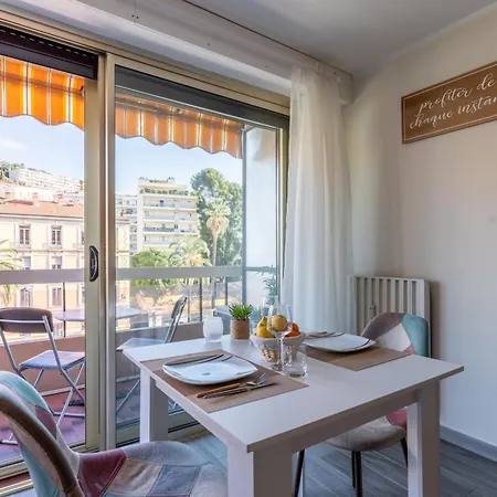 2 Pièces Climatisée Centre, Balcon Et Proche Gares