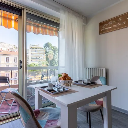 Magnifique 2 Pieces Au Coeur De Menton, Plages, Commerces Et Proximite Gares شقة